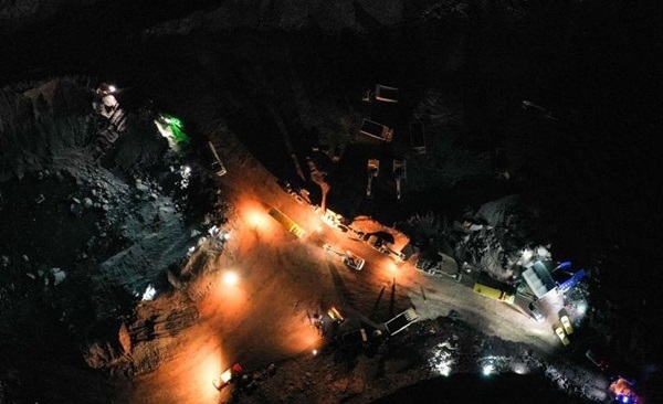 內蒙古阿拉善左旗煤礦坍塌事故